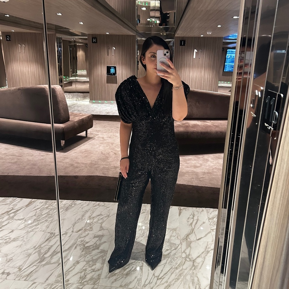 BLACK SEQUINN JUMPSUIT WITH SHOULDERS